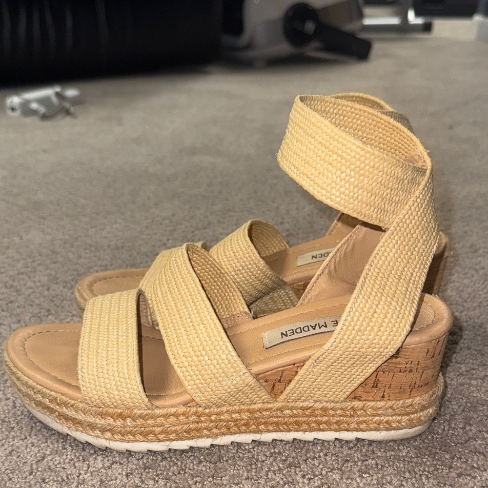 Steve Madden Beige Wedge Sandals Size 6.5